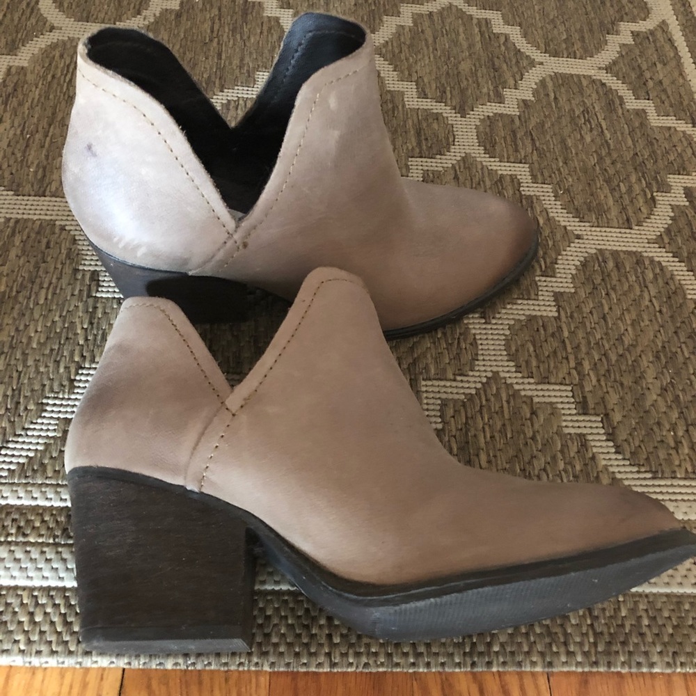 NWOT Steve Madden Adelphie Heeled Booties